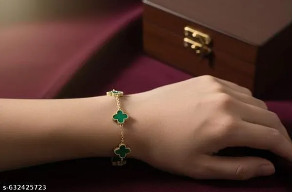 Elegant_Green_Clover_Design_Gold_Plated_Bracelet