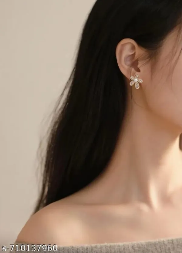 Trendy_Floral_Pearl_Stud_Earrings_For_Women_And_Girls