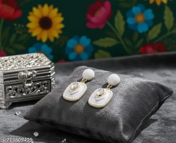 White_Pearl_And_Gold_Tone_Elegant_Drop_Earrings