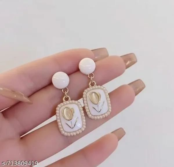 White_Pearl_And_Gold_Tone_Elegant_Drop_Earrings