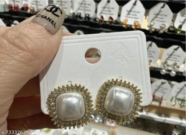 Square_Pearl_Stud_Earrings_With_Crystal_Border