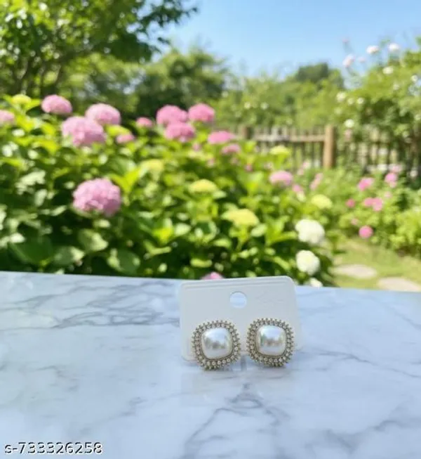 Square_Pearl_Stud_Earrings_With_Crystal_Border