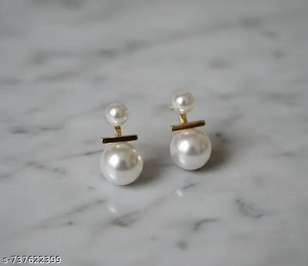Elegant_Pearl_Stud_Earrings_With_Gold_Bar_Accent