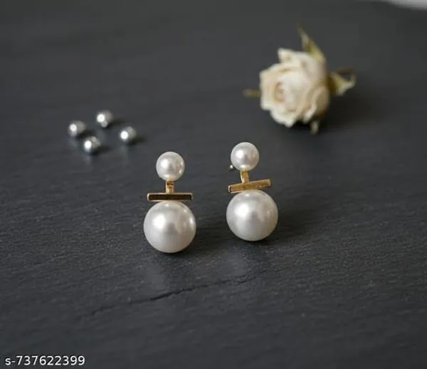 Elegant_Pearl_Stud_Earrings_With_Gold_Bar_Accent