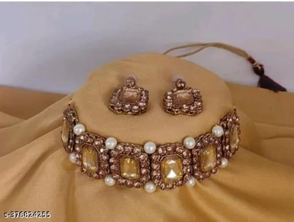Gold_Alloy_&_Kundan_Fancy_Design_Chokar_Set_For_Women