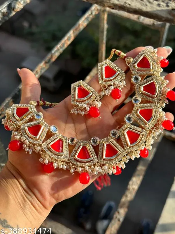 Gold_Alloy_&_Kundan_Fancy_Design_Hair_Accessory_For_Women