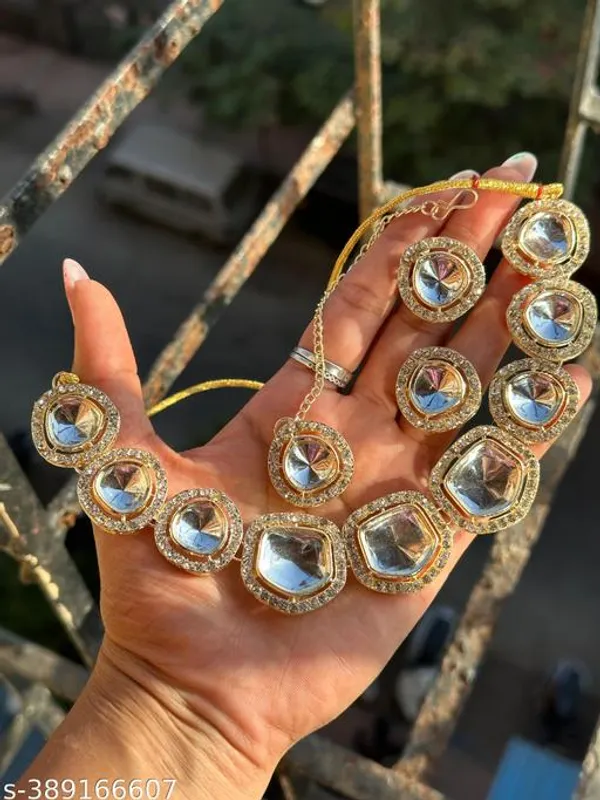 White_And_Gold_Alloy_&_Kundan_Fancy_Design_Necklace_For_Women