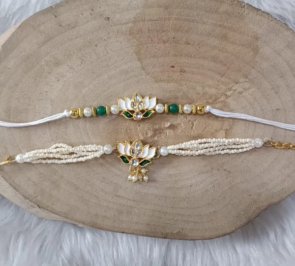 Madi_Bhaiya_Bhabhi_Gdst456_Assorted_Chawal_Roli_Pack__Set_(1_Roli_chawal,_4_Rakhi)