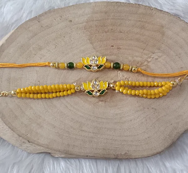 Madi_Bhaiya_Bhabhi_Gdst456_Assorted_Chawal_Roli_Pack__Set_(1_Roli_chawal,_4_Rakhi)