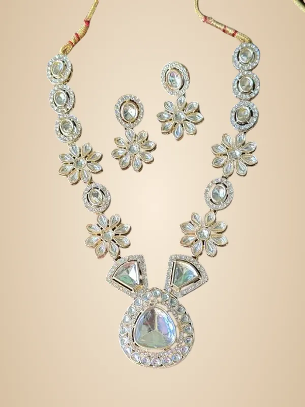 Multicolor_Alloy_&_Kundan_Fancy_Design_Necklace_For_Women