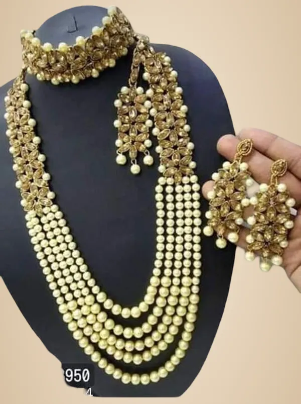 White_Alloy_&_Kundan_Fancy_Design_Choker_Set_For_Women