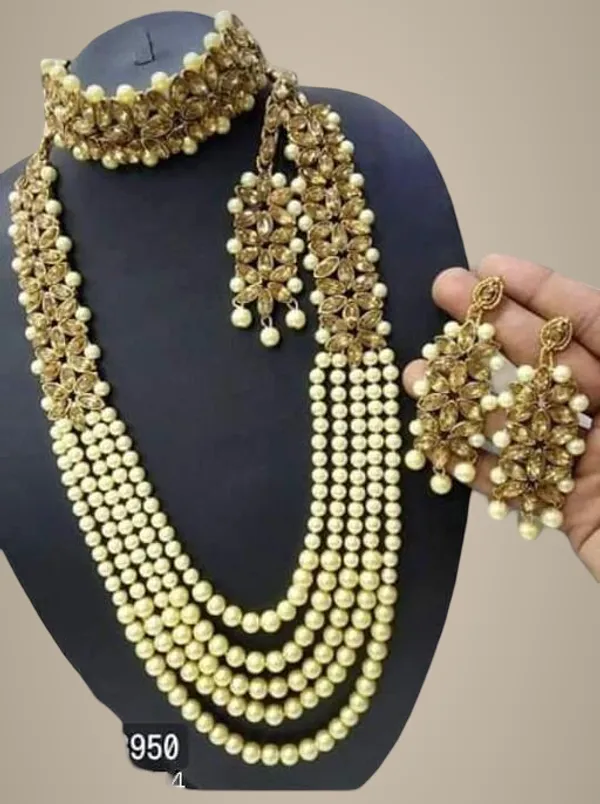 White_Alloy_&_Kundan_Fancy_Design_Choker_Set_For_Women