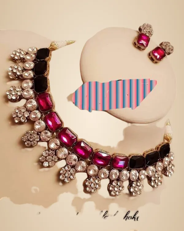 Red_And_Black_Alloy_&_Kundan_Fancy_Design_Necklace_Set_For_Women