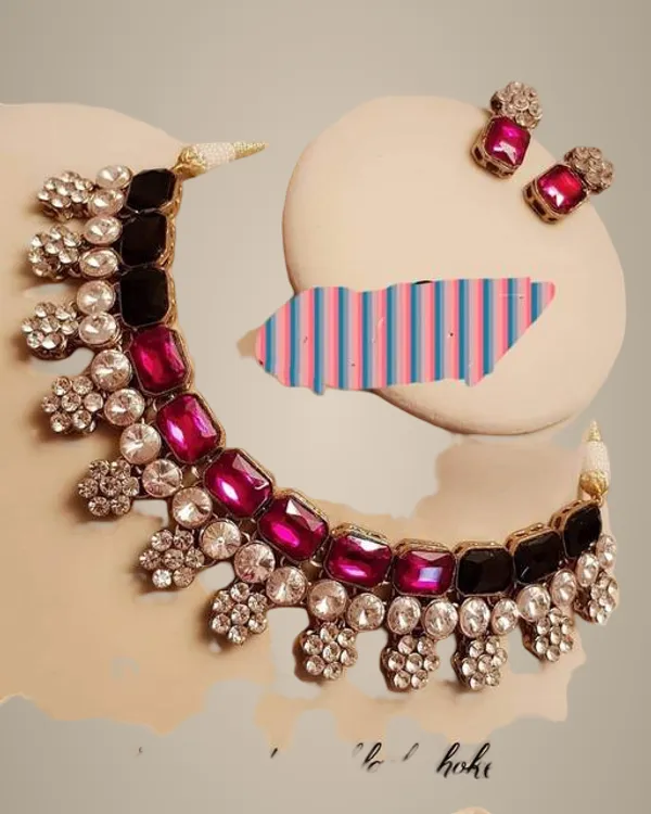 Red_And_Black_Alloy_&_Kundan_Fancy_Design_Necklace_Set_For_Women