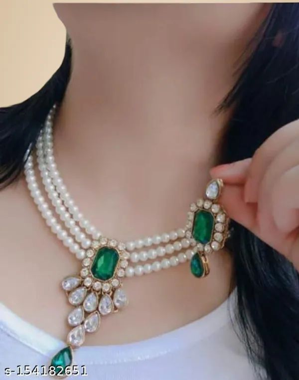 Green_&_White_Alloy_&_Kundan_Fancy_Design_Necklace_Set_For_Women