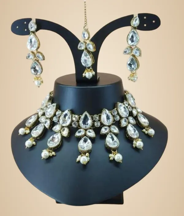 Silver_Alloy_&_Kundan_Fancy_Design_Necklace_Set_For_Women