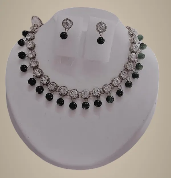 Black_And_White_Alloy_&_Kundan_Fancy_Design_Chokar_Set_For_Women
