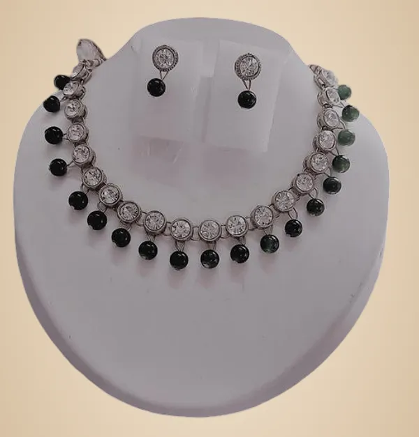 Black_And_White_Alloy_&_Kundan_Fancy_Design_Chokar_Set_For_Women