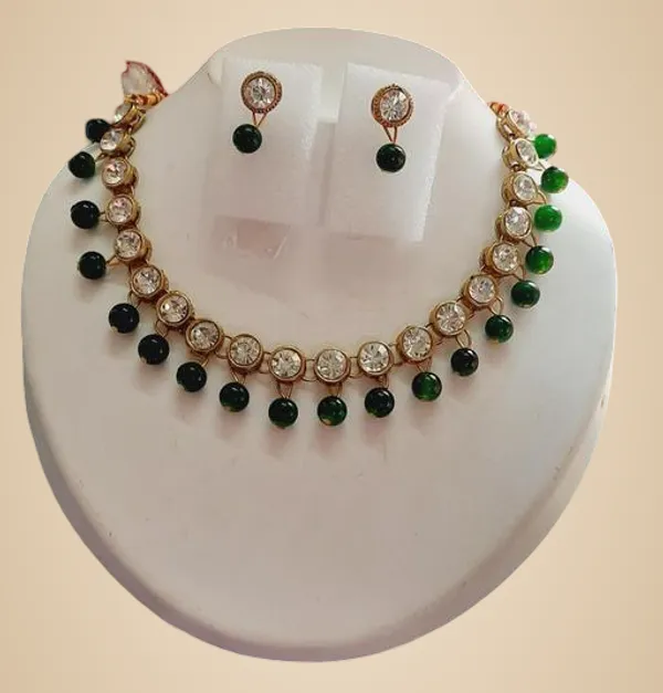 Black_Alloy_&_Kundan_Fancy_Design_Chokar_Set_For_Women