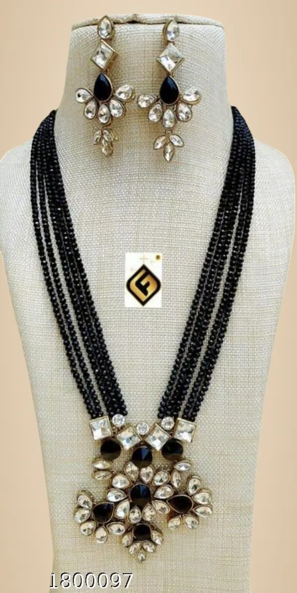 Silver_Alloy_&_Kundan_Fancy_Design_Necklace_Set_For_Women