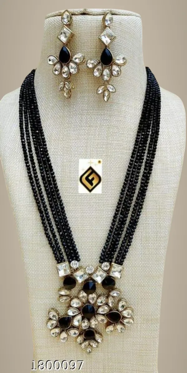 Silver_Alloy_&_Kundan_Fancy_Design_Necklace_Set_For_Women