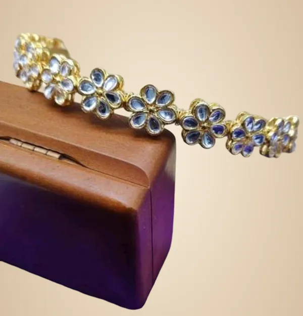 Golden_And_White_Alloy_&_Kundan_Fancy_Design_Hair_Band_For_Women