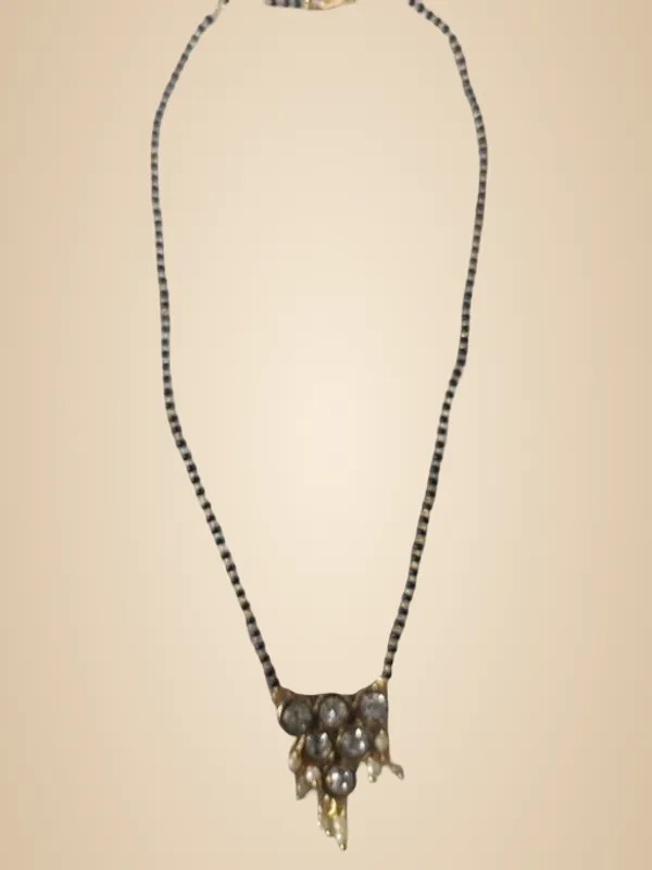 Black_And_Gold_Alloy_&_Kundan_Fancy_Design_Mangalsutra_For_Women