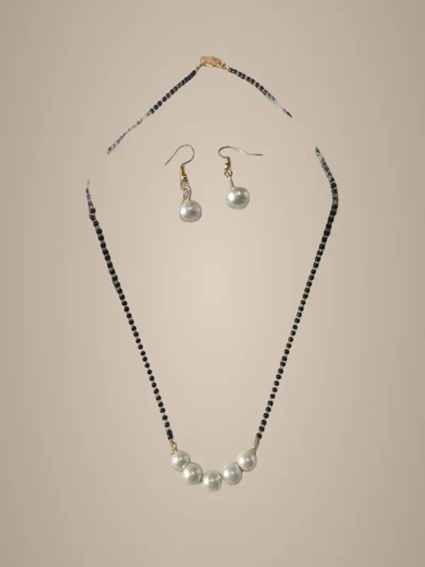 Black_And_Gold_Alloy_&_Artificial_Stones_Fancy_Design_Mangalsutra_For_Women