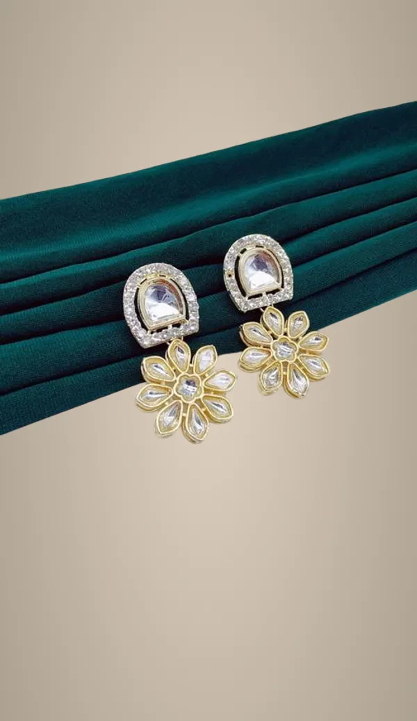 Gold_Alloy_&_Artificial_Stones_Fancy_Design_Earrings_For_Women