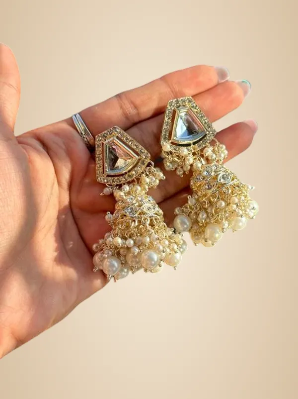 Silver_Alloy_&_Kundan_Fancy_Design_Jhumka_For_Women