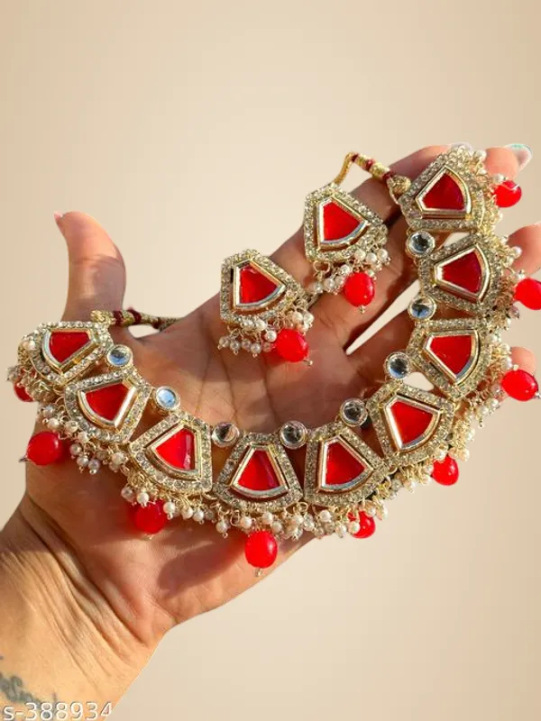Gold_Alloy_&_Kundan_Fancy_Design_Hair_Accessory_For_Women