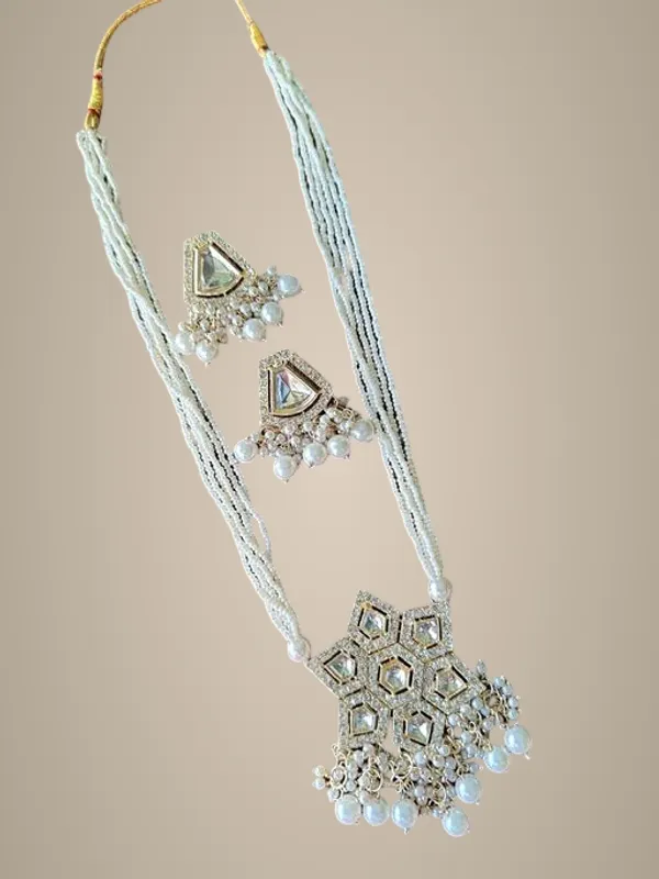 White_And_Gold_Alloy_&_Kundan_Fancy_Design_Necklace_For_Women