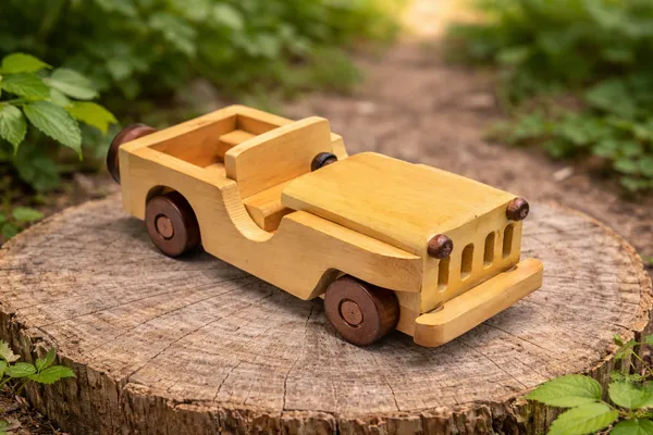 Wooden_Vintage_Jeep_Show_Piece