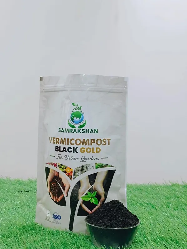 Off_White_Vermicompost_Black_Gold_Pdm_Pack