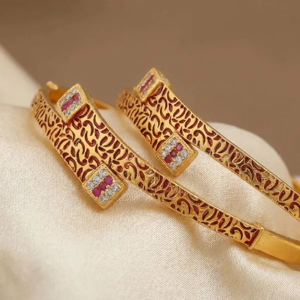 Elegant_Gold_Plated_Bangles_With_Intricate_Design_Set_Of_2