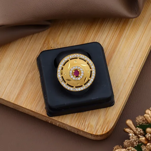 Elegant_Gold_Toned_Rotating_Gemstone_Ring_With_Crystal_Embellishments