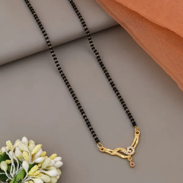 Traditional_Black_Beaded_Mangalsutra_With_Gold_Toned_Pendant