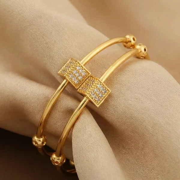 Elegant_Gold_Toned_Bangle_Set_With_Crystal_Bow_Accent