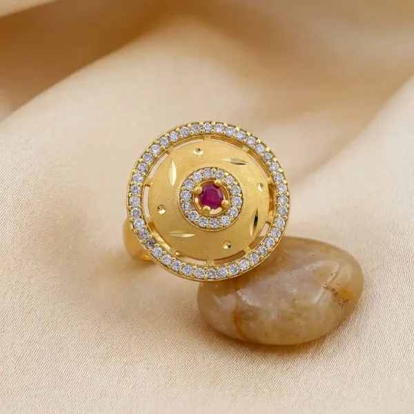 Elegant_Gold_Toned_Rotating_Gemstone_Ring_With_Crystal_Embellishments