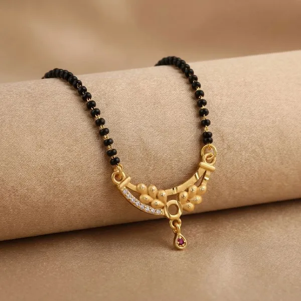 Gold_Toned_Mangalsutra_Pendant_With_Black_Beaded_Chain