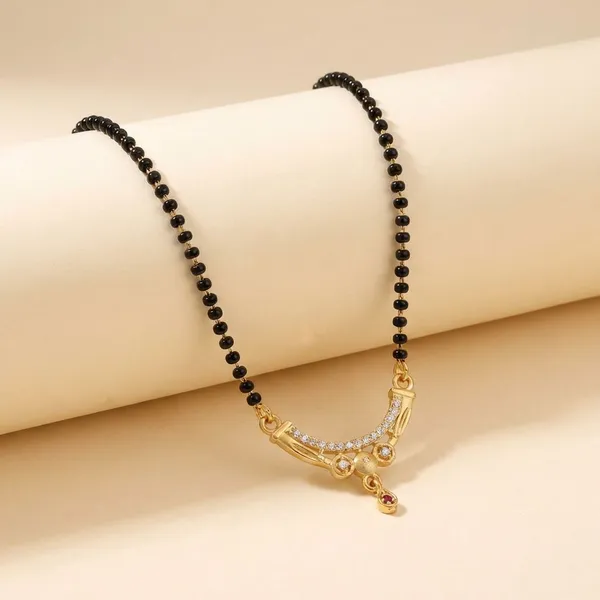 Elegant_Black_Beaded_Gold_Pendant_Mangalsutra_Necklace