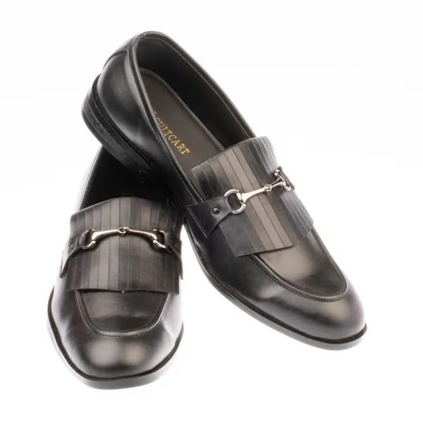 Black_Leather_Formal_Loafers_With_Metallic_Buckle_Detail_For_Men
