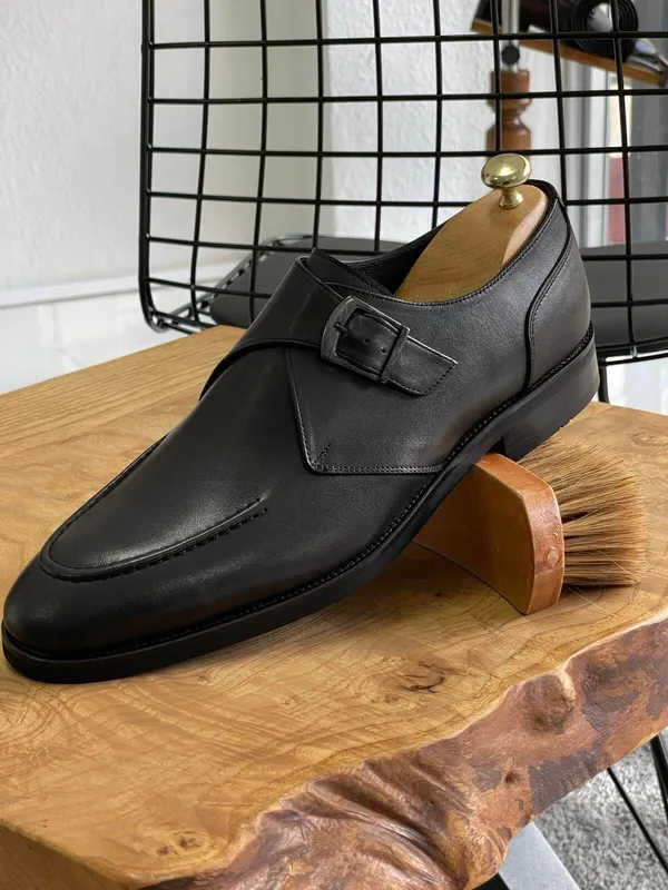 Single_Buckle_Monk_Loafers_For_Men_in_Black_Leather