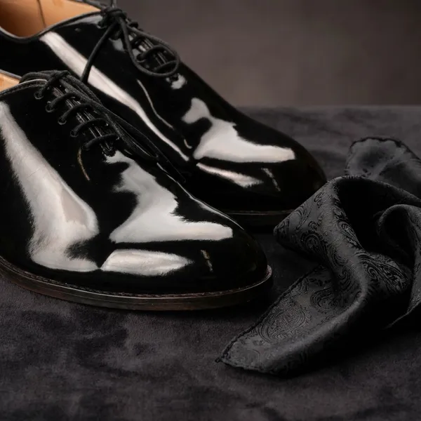 Black_Formal_Patent_Leather_Oxford_Shoes_For_Men