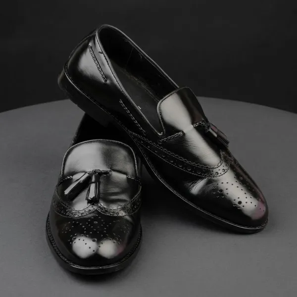 Black_Leather_Tassel_With_Brogue_Detailing_Shoes_For_Men