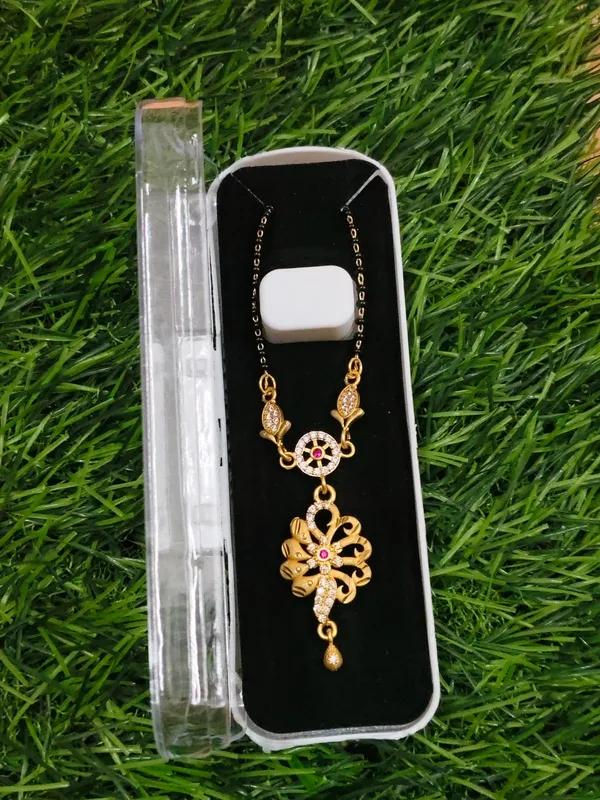 Elegant_Golden_Mangalsutra_Necklace_With_Floral_Pendant