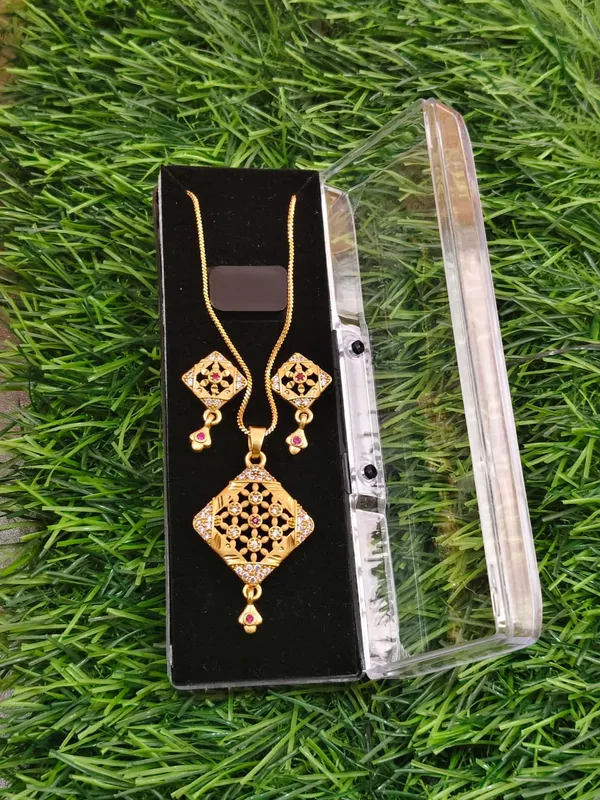Gold_Plated_Diamond_Pendant_Necklace_Set_With_Matching_Earrings