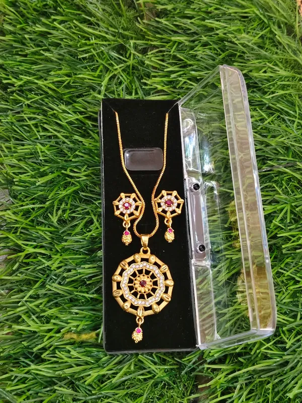 Gold_Plated_Ruby_Stone_Pendant_Necklace_Set_With_Earrings