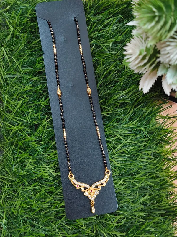 Black_Beaded_Mangalsutra_Necklace_With_Gold_Toned_Crystal_Pendant