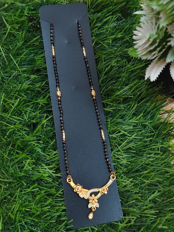Elegant_Black_Beaded_Mangalsutra_With_Golden_Pendant